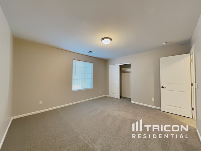 Building Photo - 1420 S Ponderosa Dr