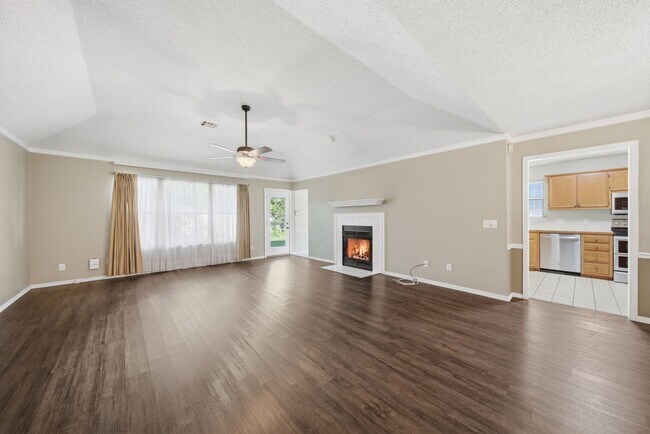 Building Photo - Large 3 bedroom, 2 bath home in Broken Arrow School District.