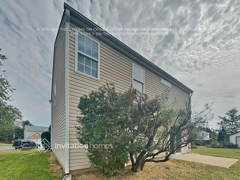 Building Photo - 1009 Fort Clapsop Ct