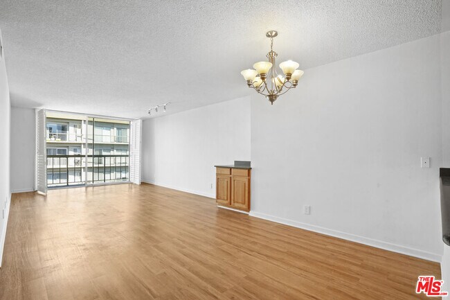 Building Photo - 10751 Wilshire Blvd