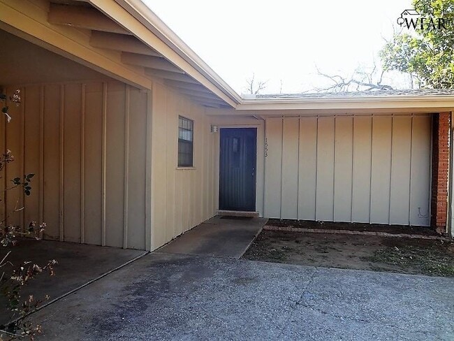 Building Photo - 1553 Hanover Rd