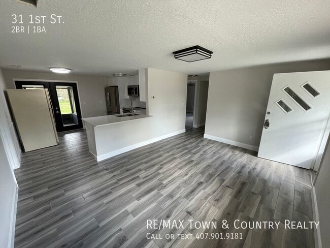 Building Photo - 31 E 1st St