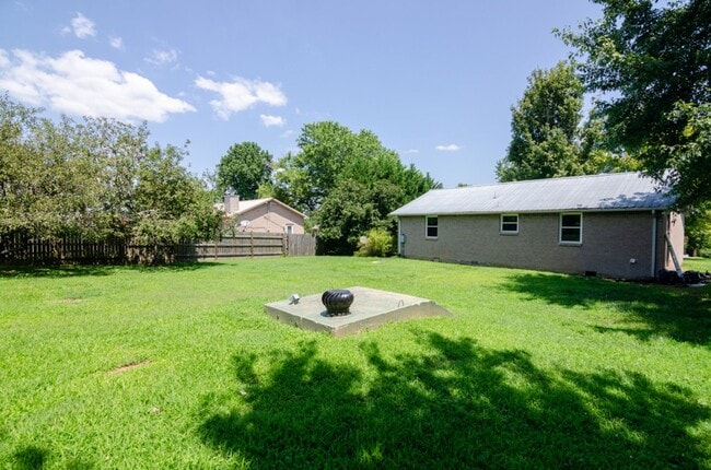 Building Photo - 7109 Hall Ln