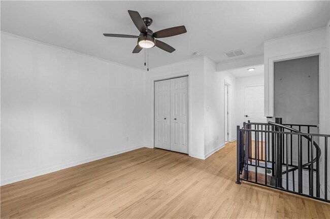 Building Photo - 844 Deckner Ave SW