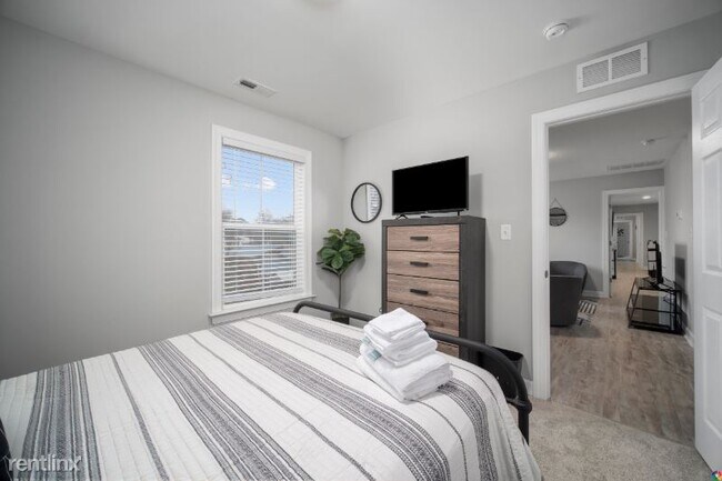 Building Photo - 125 N 4th St