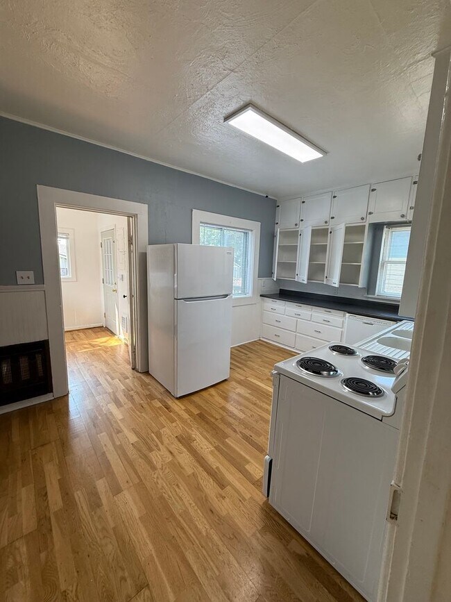 Building Photo - Unique 2-Story Home in Desirable Camas Area!