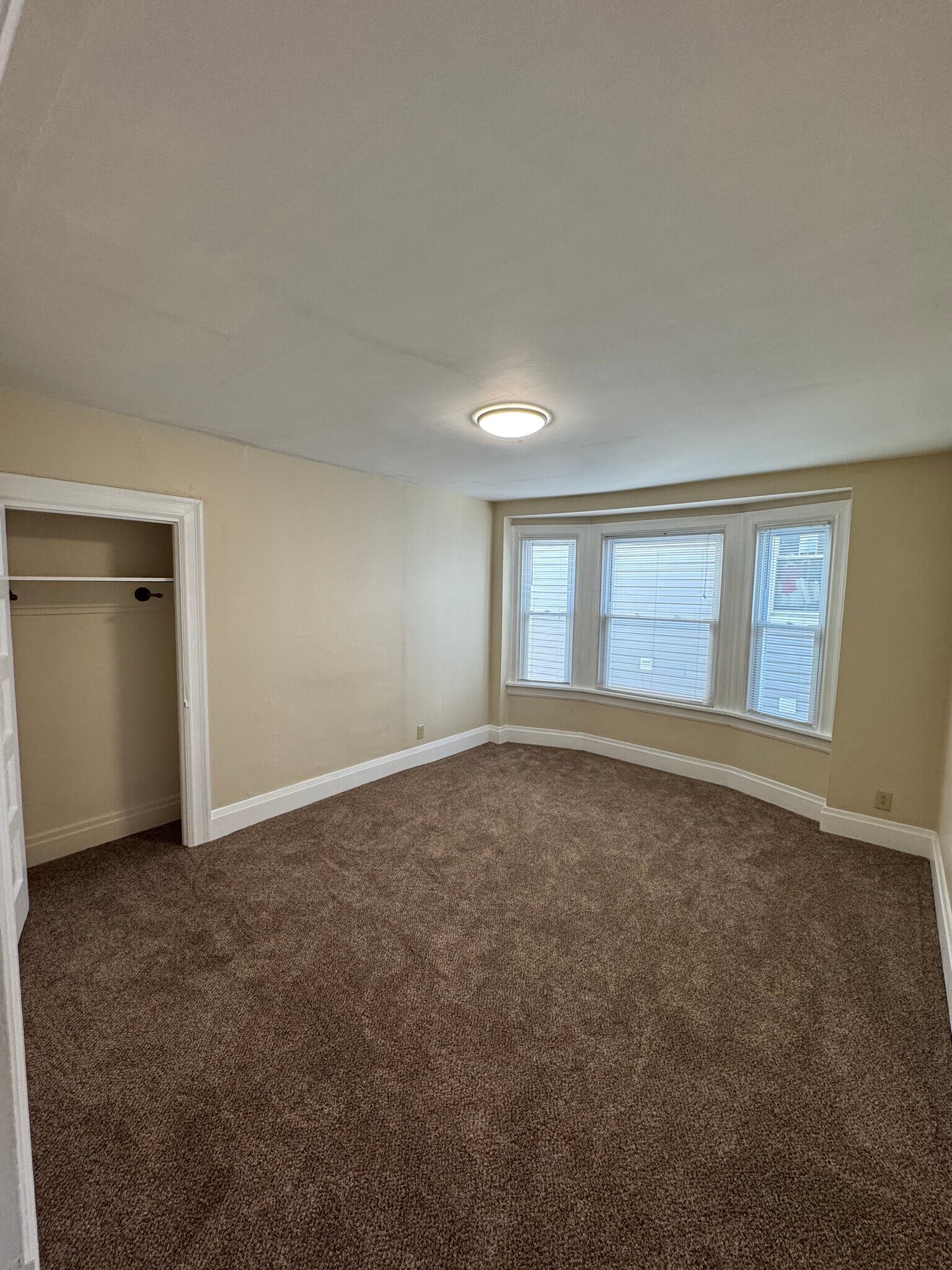 Building Photo - 442 Oneida St