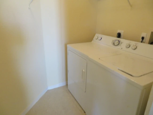 spacious laundry room - 11016 Legacy Dr