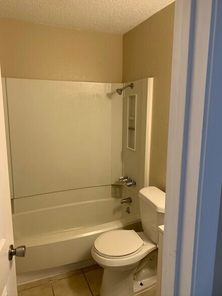 Building Photo - 301 Hedgewood Dr