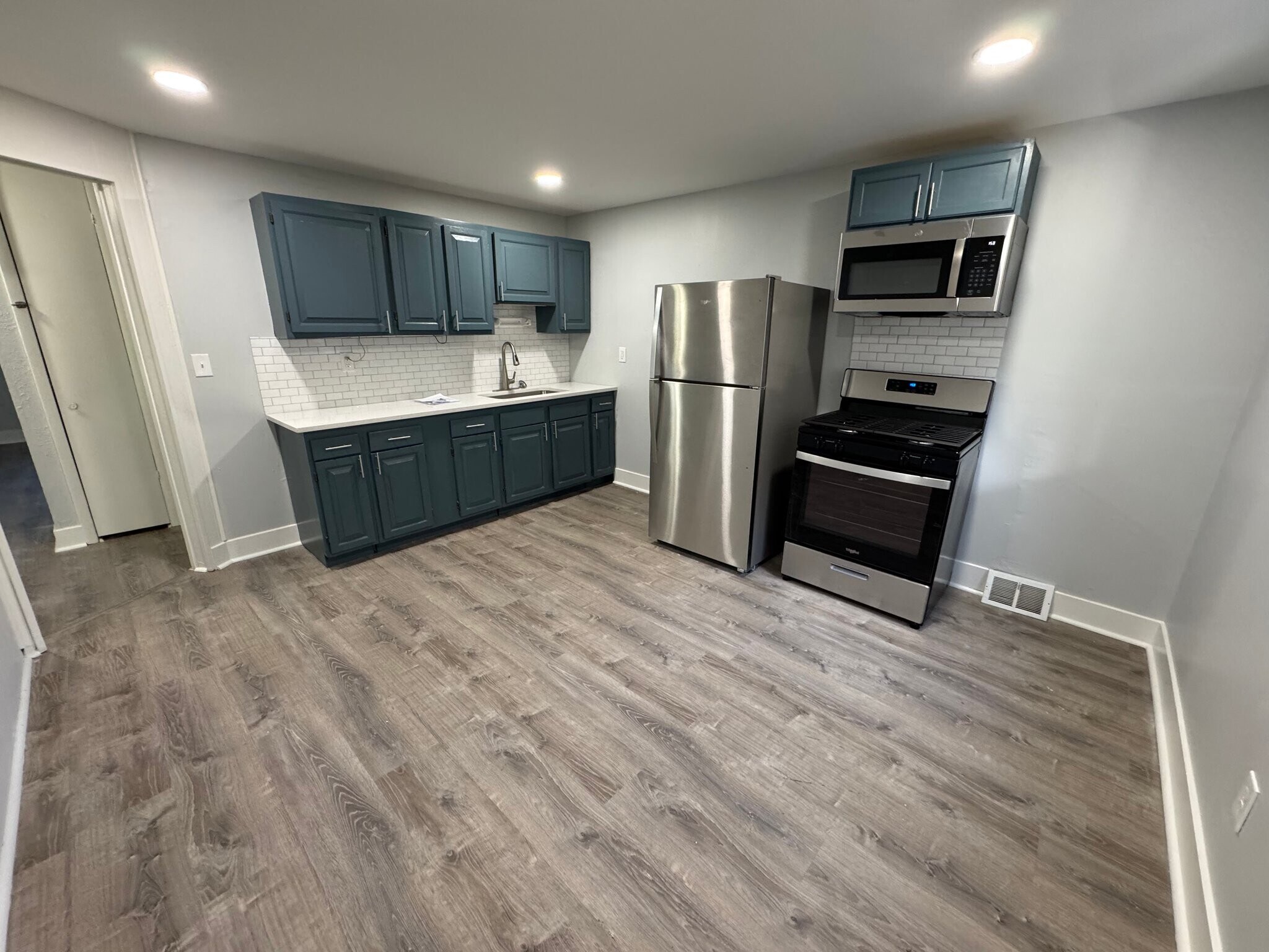 Building Photo - 363 Woodruff St