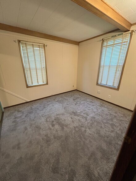 Building Photo - 222 E Lawrence Ave