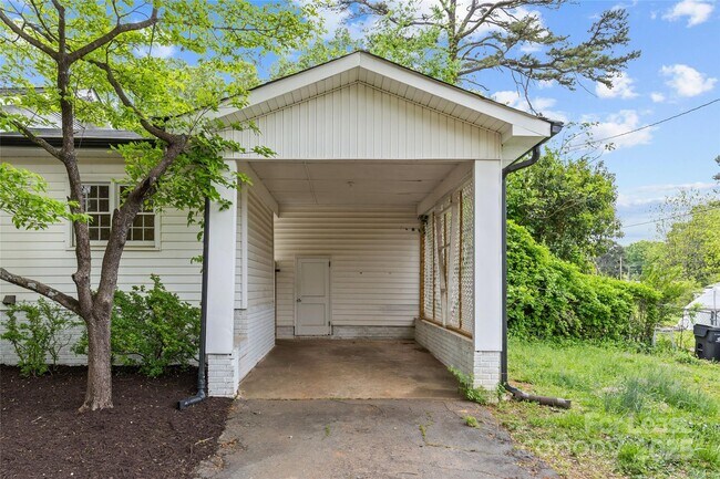 Building Photo - 1601 Gambia St