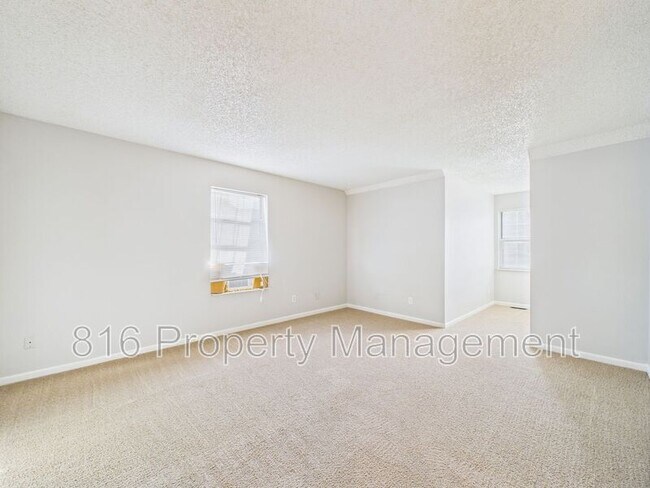 Building Photo - 7941 NW 79th Pl
