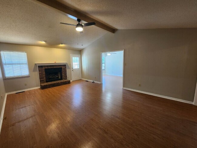Building Photo - 309 Shadow View Dr