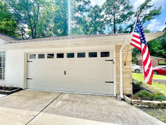 Building Photo - 3126 Village Woods Dr