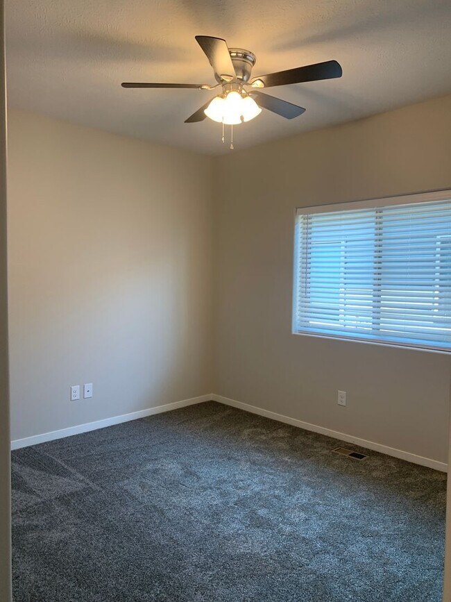 Building Photo - Located in SE Lincoln! Newer ranch townhome with 2 stall garage. Spacious 3 bedrooms/3 bathroom, ...