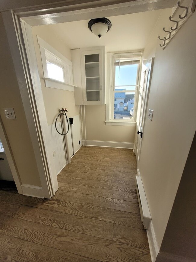 Building Photo - 984 W Main St