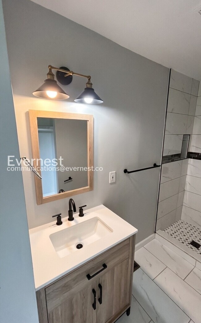 Building Photo - 3-Bed/2-Bath/Pet Friendly/Available Soon!