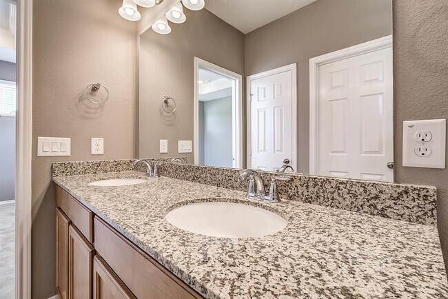 Building Photo - 9312 Bauer Vista Dr