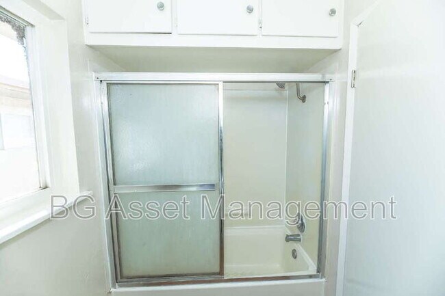 Building Photo - 1932 Ethan Wy