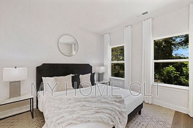 Building Photo - 2318 Rebecca Ave