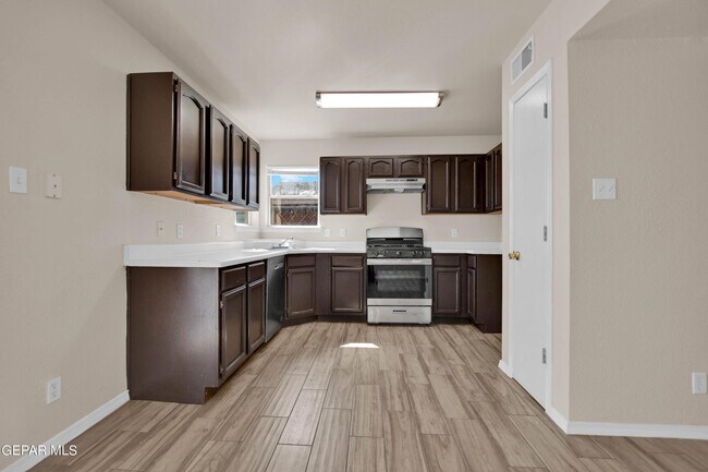 Building Photo - 11816 2 Towers Dr