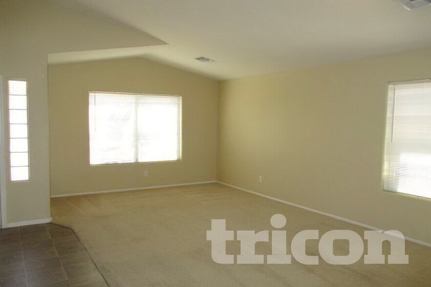 Building Photo - 8412 S 50th Dr