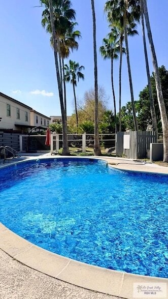 Building Photo - 322 McFadden Dr