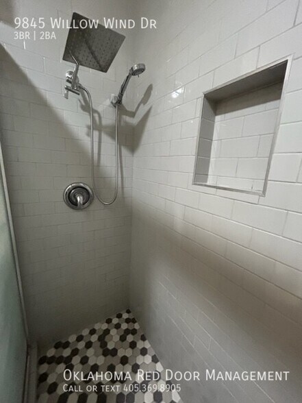 Building Photo - 9845 Willow Wind Dr