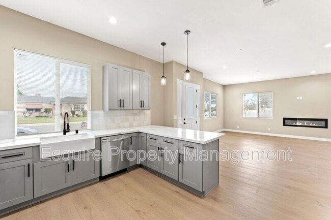 Building Photo - 545 Carty Dr