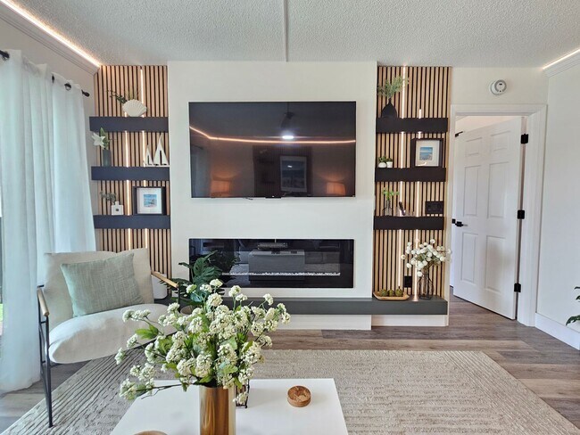 Building Photo - Gorgeous Seasonal Short-Term 2 Bedroom 2 Bathroom 2nd Floor Condo with Golf Transfer at Farmingto...