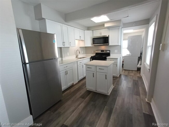 Building Photo - 15345 Sumner