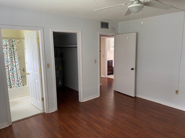 Building Photo - 6965 Avenue des Palais