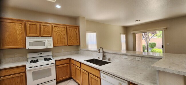 Building Photo - FRESHLY PAINTED 2 Bedroom Patio Home in Ag...