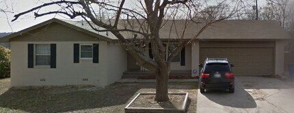 Building Photo - 3/2 with Bonus Room