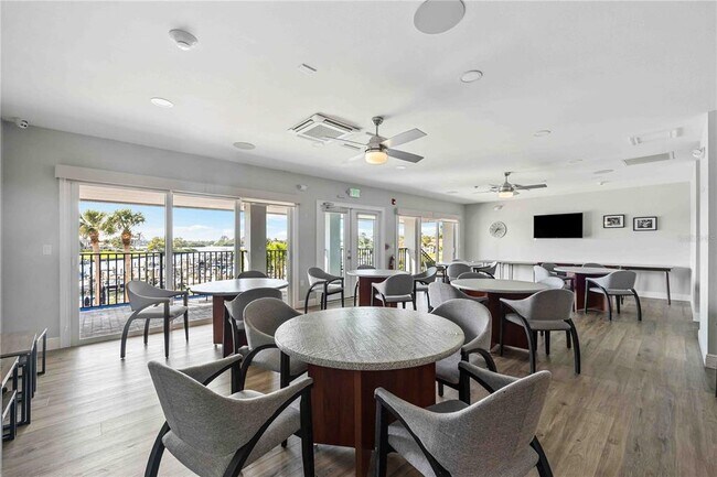 Building Photo - 456 Yacht Harbor Dr