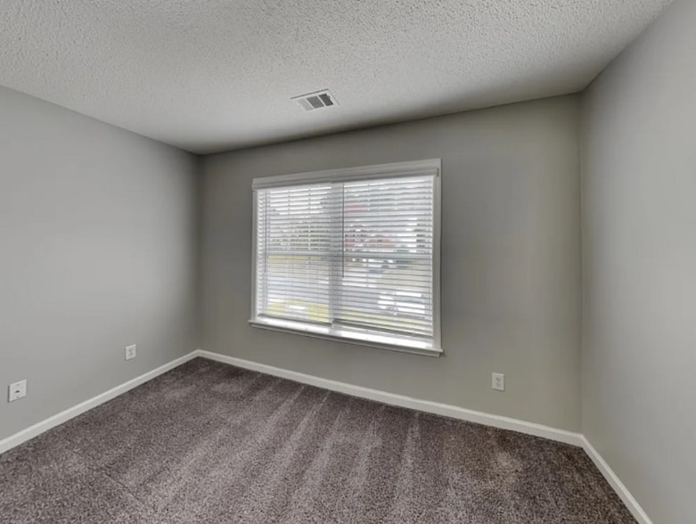 Building Photo - 3050 Donamire Ave NW