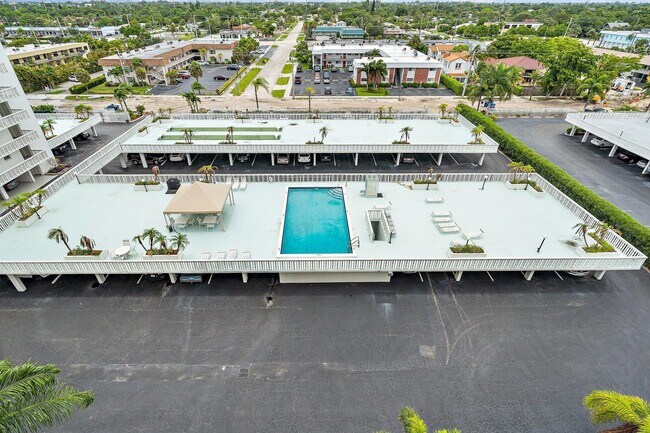 Building Photo - 301 Lake Shore Dr