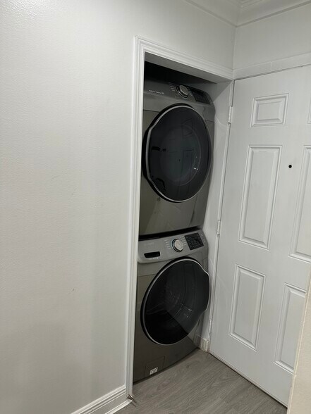 Washer and dryer - 8851 NW 119th St