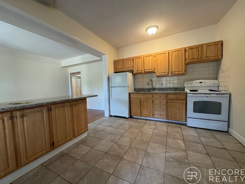 Primary Photo - 1161 Commonwealth Ave