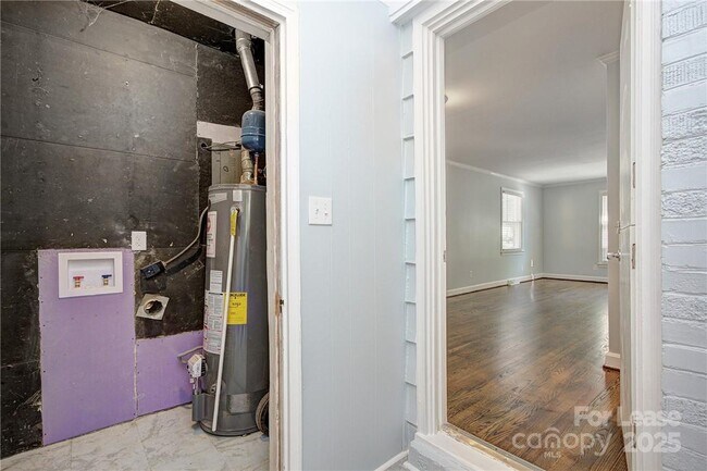 Building Photo - 308 Seneca Pl
