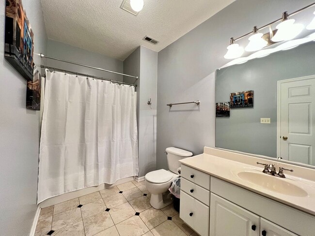 Building Photo - Beaver Creek 3 Bedroom/2 Bathroom Condo