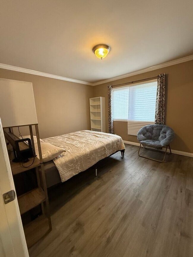 Building Photo - Charming 4-Bedroom, 2-Bath Fully Furnished...