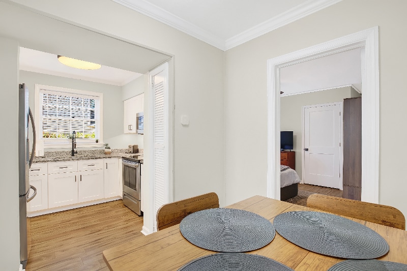 Building Photo - 6 W 51st St