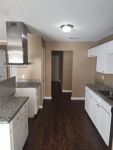 Building Photo - 5325 Weddington Ct