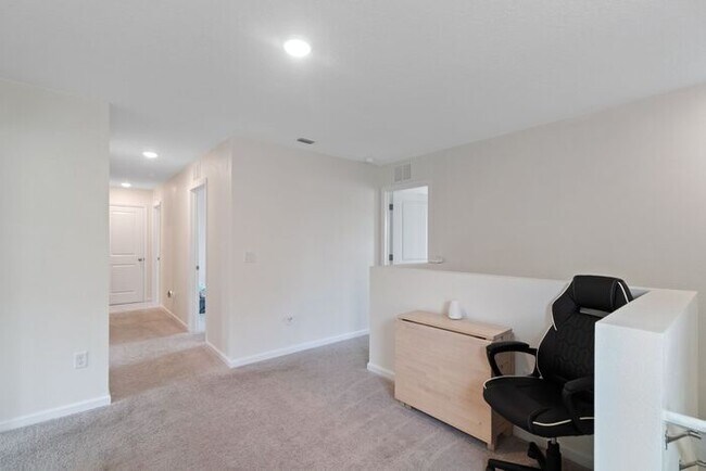Building Photo - 4 Bed, 2.5 Bath Hidden Creek Home for Lease!