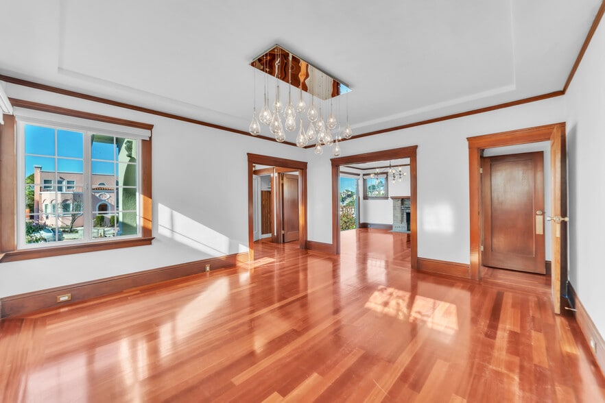 Building Photo - 80 Corona St