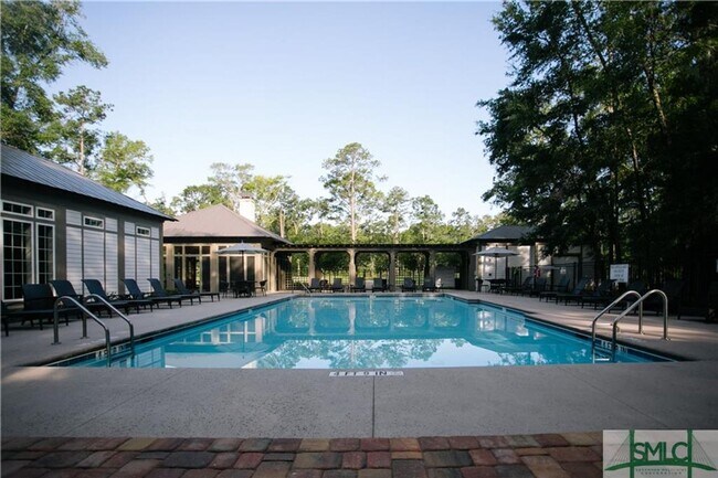 Building Photo - Townhouse with amenity packed neighborhood...