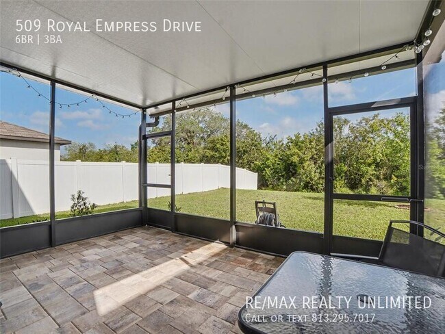 Building Photo - 509 Royal Empress Dr