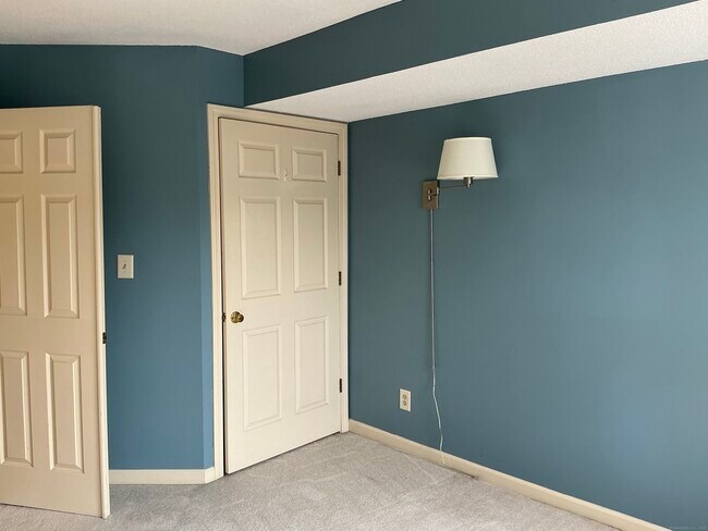 Building Photo - 15 Forest Glen Cir